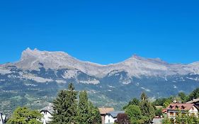 Nid Douillet Proche Des Pistes Avec Vue Montagne